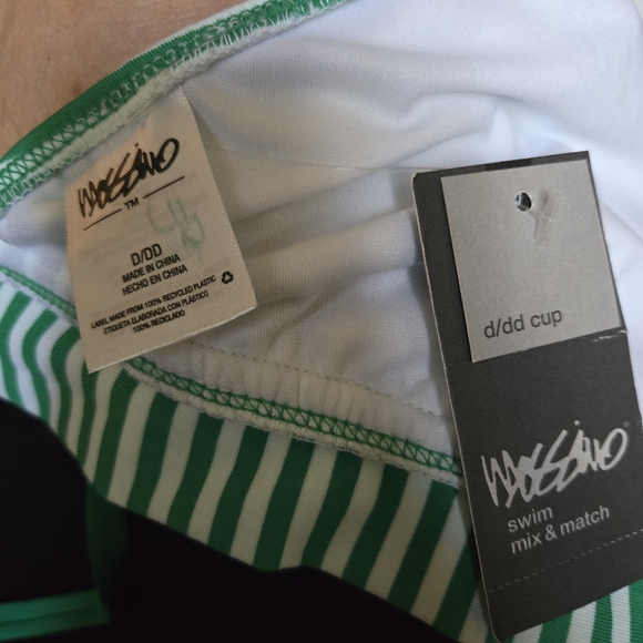 Mossimo cute NWT green&white stripped triangle bikini top szD/DD - Picture 4 of 5